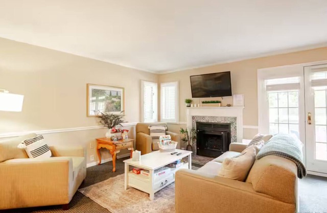 Luxe Condo in Norwich Less Than 3 Minutes From Mohegan Sun