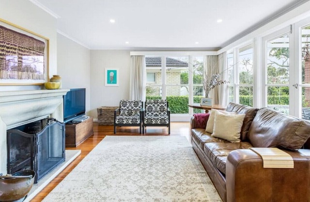 Luxe Devonport Home Mins To Beach | Spa & Netflix