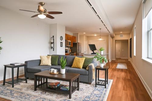 Luxe Downtown Suite Stadiums, Casino, R&R Hall!