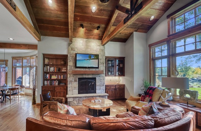 Luxe Guest House -Ideally located to Dtwn, ski resorts & recreational activities