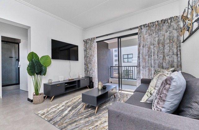 Luxe Haven Fourways, Sandton with WiFi, Gym