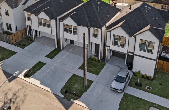 Luxe Home - Modern Retreat, 1 Exit from Downtown