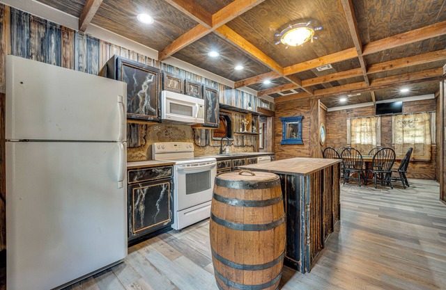 Luxe Lake Wales Villa: 'The Orlando Dragon Castle'