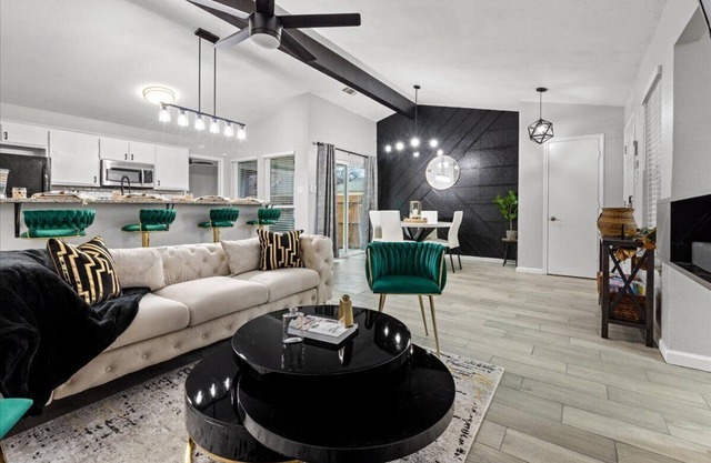 Luxe Landing in Arlington, TX