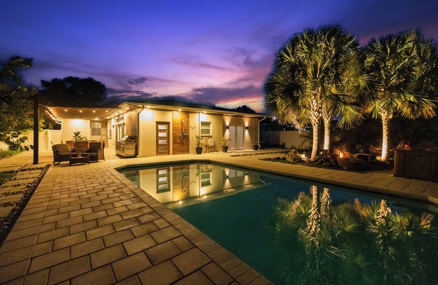 Luxe MCM Hideaway w/Pool, Sauna, Hot Tub, Fire Pit & Tropical Garden