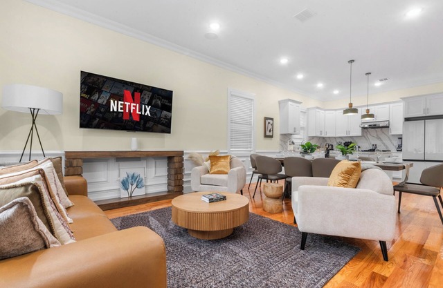 Luxe new 4BR 3BA+game room+free parking