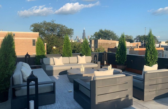 Luxe Single Family Home + Private Skyline Rooftop! Sleeps 10