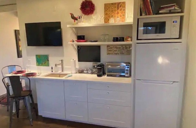 Luxe space & view deck near SF Plaza!