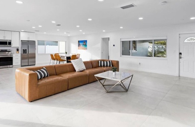 🏖️🌿 Luxe Tranquility: Captivating 4BR Oasis ✨