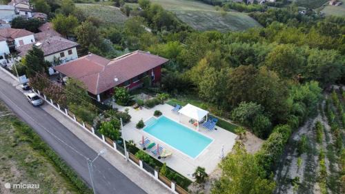 Luxe Villa Monte Rosa met zwembad in een wijngebied