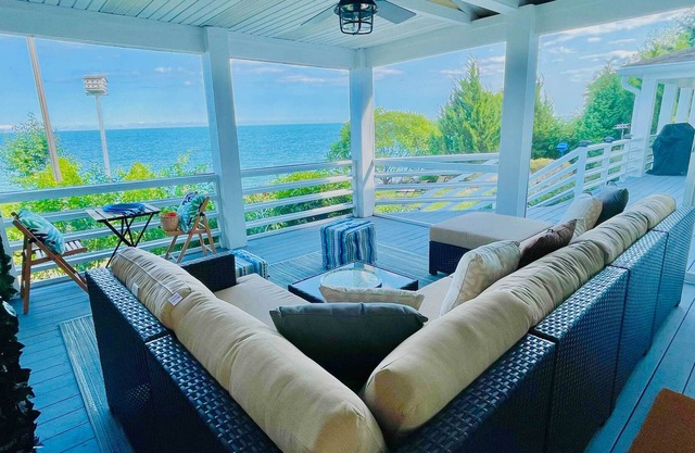 Luxe Waterfront Home on Lake Michigan w/ Deck