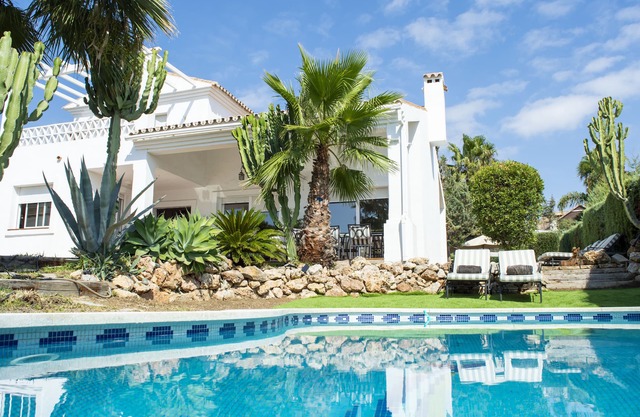 Luxery large Villa with pool 650 m to the beach