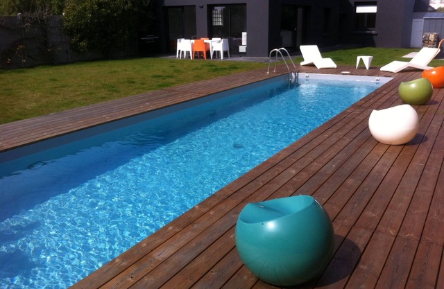 Luxury villa with heated pool/420m2/30m from the beach