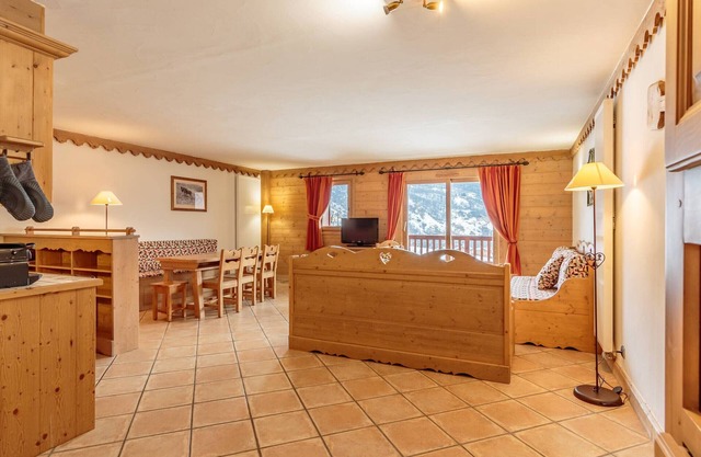 Luxury apartment for 8 with pool, spa, parking included