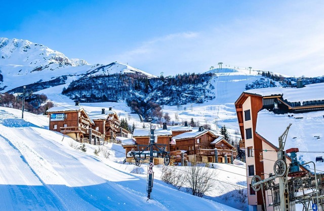 Luxurious chalet near the ski slopes