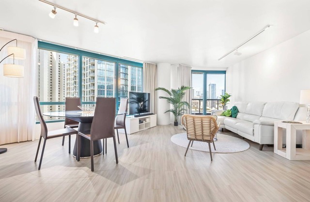 Luxurious 2-Bdrm, 2.5-Bath Condo with Parking & Fitness Center in Prime Waikiki!