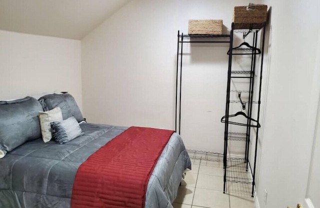 Luxurious 2 Bdrm Garage Apartment - Convenient 2 Downtown Houston