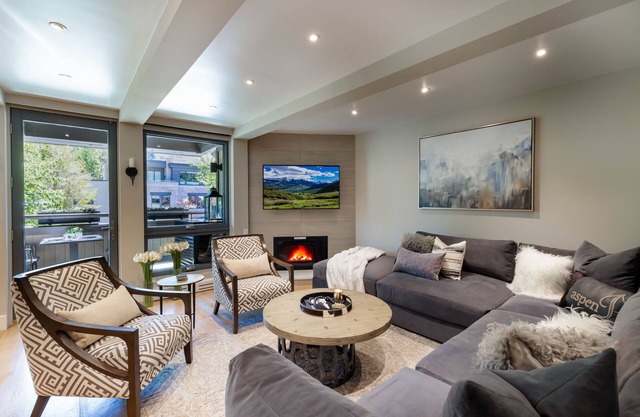 Luxurious 2BR 2BA with Breathtaking Views & A/C!