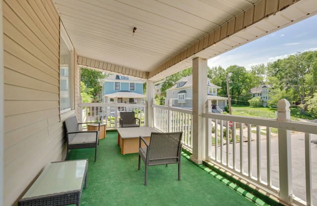 Luxurious 2BR Kansas City Condo Near Downtown