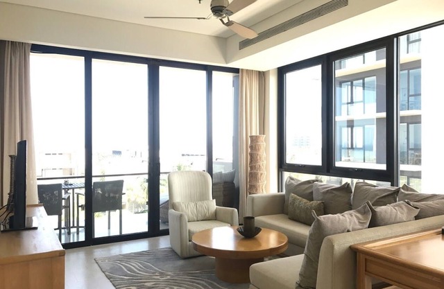 Luxurious 2BRS Apartment *oceanview* HYATT REGENCY, private beach, swimming pool