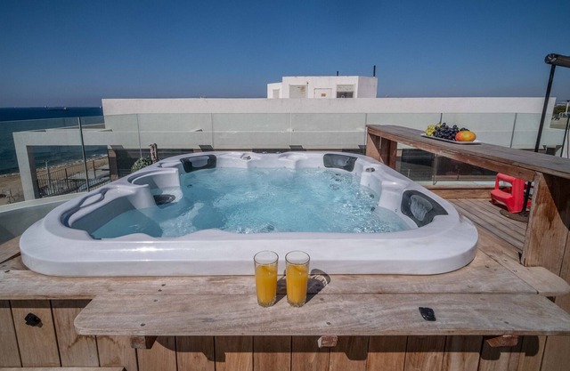 Luxurious 3BR Apartment with Balcony Jacuzzi and Sea View in the Heart of Haifa