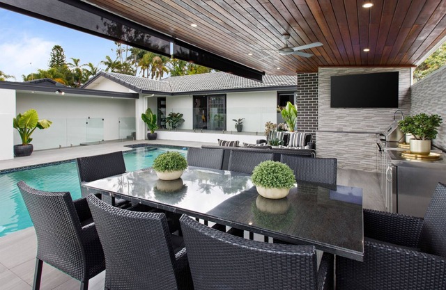 Luxurious 4 Bedroom Family Home with pool