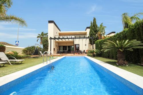 Luxurious 4 Bedroom Villa With Private Pool