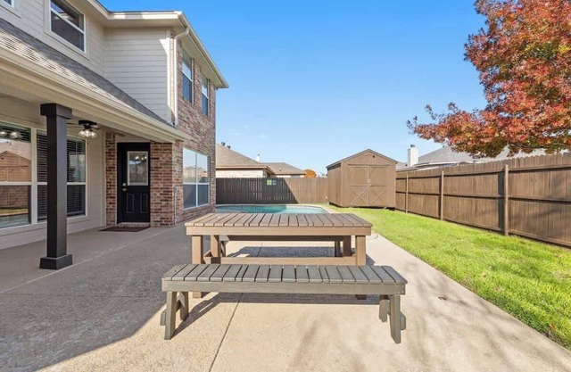 Luxurious 5-Bedroom Villa with Pool In Fort Worth