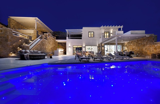 Luxurious 5-bedroom villa in marvelous Mykonos With full sea views