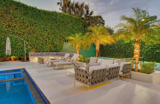Luxurious 6-bedroom villa in charming Beverly Hills with WiFi, AC, fitness room