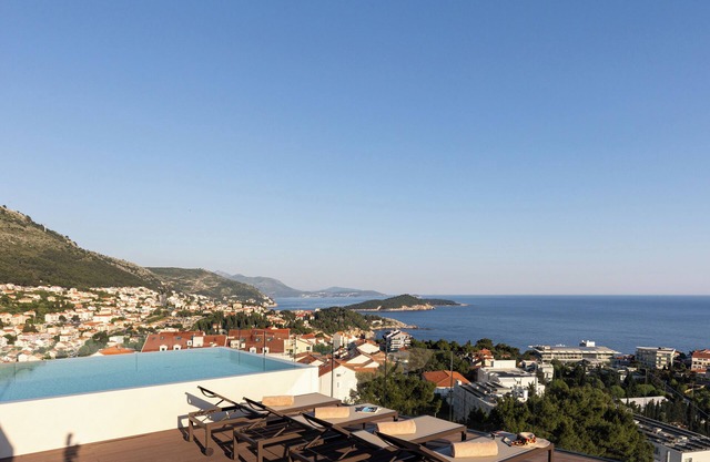 Luxurious 6-bedroom villa with rooftop saltwater pool, A/C, in Dubrovnik