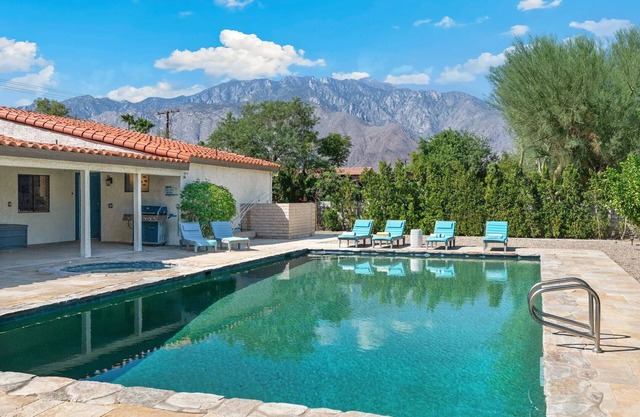 Luxurious and Comfortable House in Palm Springs