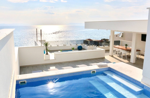 Luxurious and Modern with Pool, Roofdeck, and Views! VillaMelCroatia