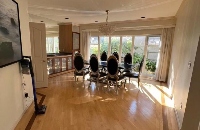 Luxurious and quiet room in Vancouver's West End