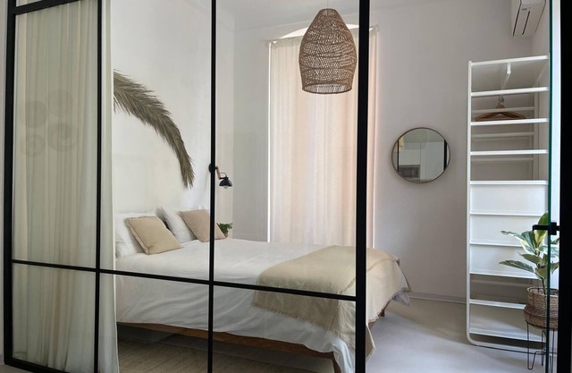 Luxurious apartment, balcony with city view, central, close to trains for 5Terre