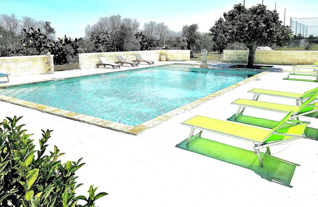 Luxurious Apartment 'Villa Mariangela' with Shared Pool, Wi-Fi and Air Conditioning