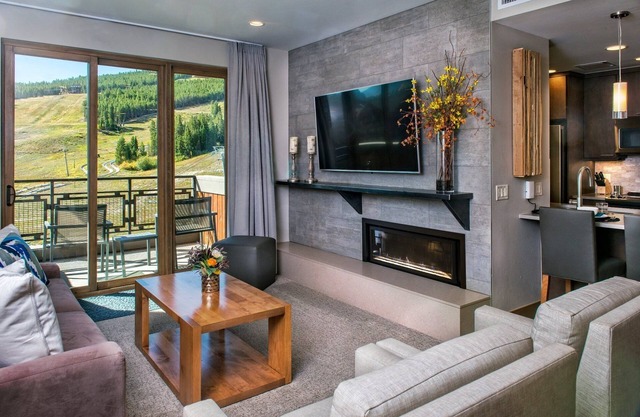 Luxurious Cozy Lodge in BEAUTIFUL Breckenridge with SKI IN/SKI OUT Access!