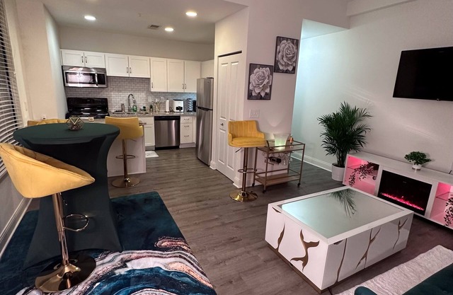 Luxurious Downtown Indy City View Apartment!