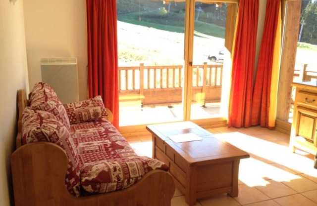 Luxurious 3-BR Cabin at the Foot of the Slopes with Spa Access