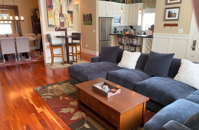 Luxurious Home 3 Blocks from Downtown Healdsburg Plaza!