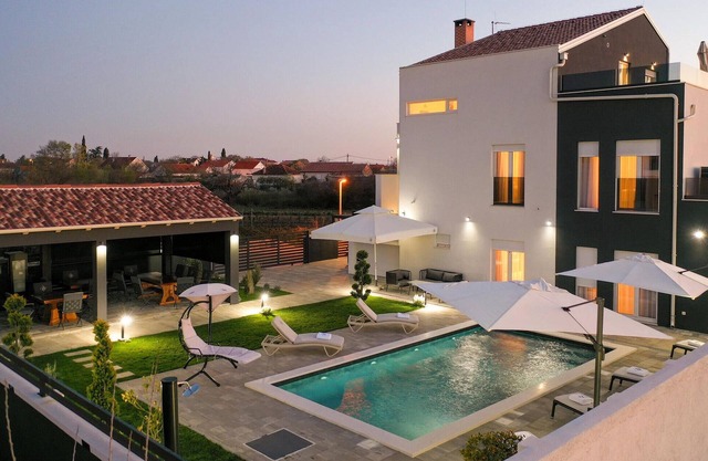 Luxurious home in Zemunik Donji