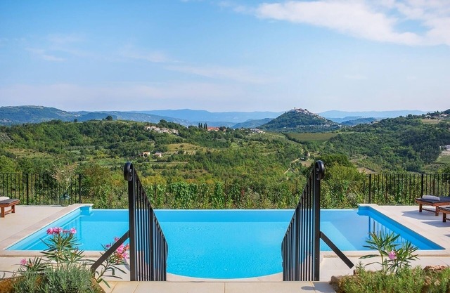 Luxurious home in Karojba