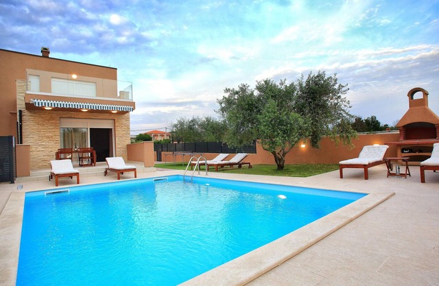 Luxurious home in Nin