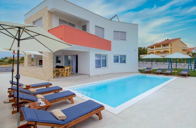 Luxurious home in Vrsi with sauna