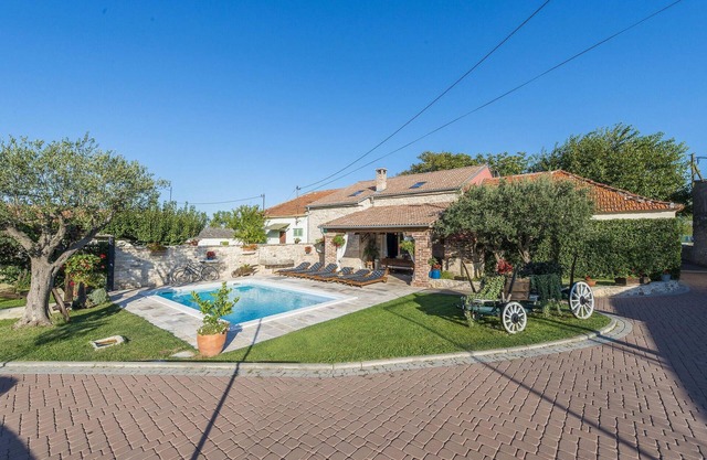 Luxurious home in Zemunik