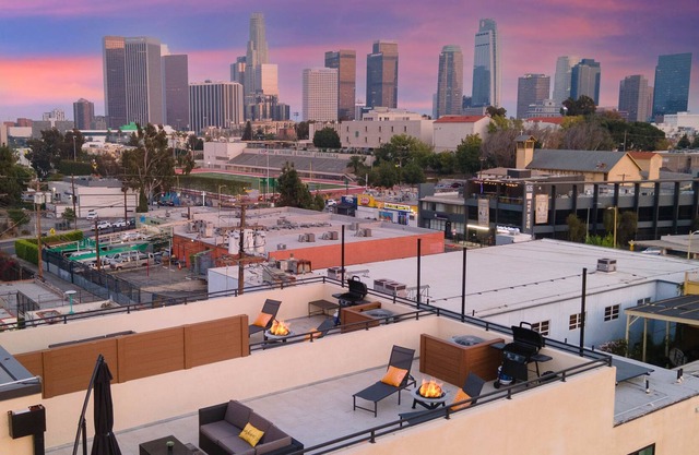 Luxurious LA Home w/Rooftop Deck Near Staples