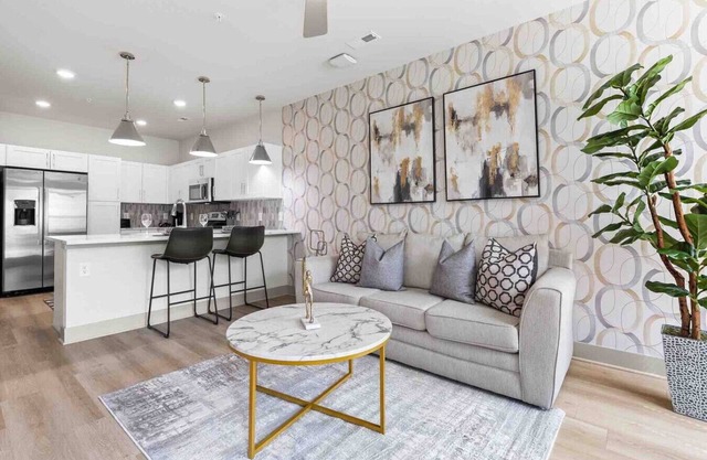 Luxurious Living 5 Min From Downtown