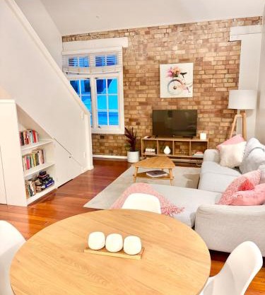 Luxurious Loft - Close to it all !