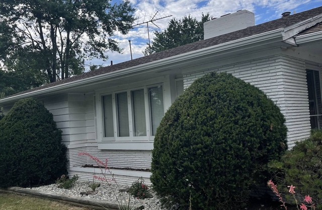 Luxurious Marilyn’s Mansion in the heart of Springfield!