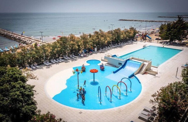 Luxurious mobilehome directly on the beach, Caorle